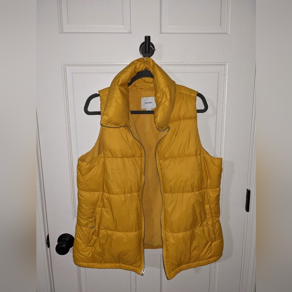 Old navy vest mustard yellow
